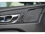Volvo XC60 2.0 T6 Plug-in hybrid AWD Ultra Dark Long Range | Power Seats | Panorama Dak Elektrisch | Head-up display | Harman/Kardon Audio | Stoel + Stuurverwarming | Google Service | Visual Park Assist | Volvo Guard Alarm