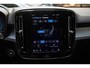 Volvo XC40 B4 Plus Dark Mild Hybrid 197pk | 2000 kg trekgewicht | Trekhaak | Stuur & Stoelverwarming | Pilot Assist | Elektrische Achterklep | Elektrische Stoelen | Google Services | Harman Kardon |