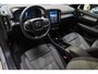 Volvo XC40 B4 Plus Dark Mild Hybrid 197pk | 2000 kg trekgewicht | Trekhaak | Stuur & Stoelverwarming | Pilot Assist | Elektrische Achterklep | Elektrische Stoelen | Google Services | Harman Kardon |