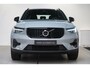 Volvo XC40 B4 Plus Dark Mild Hybrid 197pk | 2000 kg trekgewicht | Trekhaak | Stuur & Stoelverwarming | Pilot Assist | Elektrische Achterklep | Elektrische Stoelen | Google Services | Harman Kardon |