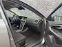 Volvo V40 T2 Base | 2 liter | 120PK | 17'' Velgen | All seasonbanden | Airco | Audio bediening op stuurwiel |