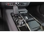 Volvo V60 T6 Recharge AWD Essential Bright - IntelliSafe Assist & Surround - Parkeercamera achter - Verwarmde voorstoelen, stuur & achterbank - Parkeersensoren voor & achter - High Performance audio - 19' LMV