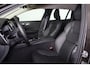 Volvo V60 T6 Recharge AWD Essential Bright - IntelliSafe Assist & Surround - Parkeercamera achter - Verwarmde voorstoelen, stuur & achterbank - Parkeersensoren voor & achter - High Performance audio - 19' LMV