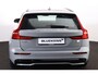 Volvo V60 T6 Recharge AWD Plus Dark - IntelliSafe Assist & Surround - Harman/Kardon audio - Parkeercamera achter - Verwarmde voorstoelen, stuur & achterbank - Parkeersensoren voor & achter - Elektr. bedienb. voorstoelen met geheugen - 18' LMV