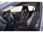 Volvo V60 T6 Recharge AWD Plus Dark - IntelliSafe Assist & Surround - Harman/Kardon audio - Parkeercamera achter - Verwarmde voorstoelen, stuur & achterbank - Parkeersensoren voor & achter - Elektr. bedienb. voorstoelen met geheugen - 18' LMV