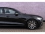 Volvo V60 2.0 T6 Plug-in hybrid AWD Plus Dark | Trekhaak | Harman Kardon | 360º Camera | Verwarmbare voorruit | Stoel- / Stuurverwarming Voor + Achter | Adaptive Cruise | Dodehoekdetectie | Verwarmbare voorruit | Power seats