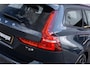 Volvo V60 2.0 T6 Plug-in hybrid AWD Plus Dark | Trekhaak | Harman Kardon | 360º Camera | Verwarmbare voorruit | Stoel- / Stuurverwarming Voor + Achter | Adaptive Cruise | BLIS | Verwarmbare voorruit | Power seats