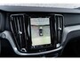 Volvo V60 2.0 T6 Plug-in hybrid AWD Plus Dark | Trekhaak | Harman Kardon | 360º Camera | Verwarmbare voorruit | Stoel- / Stuurverwarming Voor + Achter | Adaptive Cruise | BLIS | Verwarmbare voorruit | Power seats