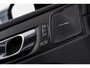 Volvo XC60 2.0 T6 Plug-in hybrid AWD Ultra Dark | Luchtvering | Harman Kardon Audio | Trekhaak | Schuif- / Kanteldak | Stoel- / Stuurverwarming Voor + Achter | 360 Camera | Adaptive Cruise | Long Range | Google | Carplay | Dodehoekdetectie