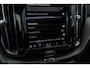 Volvo XC60 2.0 T6 Plug-in hybrid AWD Ultra Dark | Luchtvering | Harman Kardon Audio | Trekhaak | Schuif- / Kanteldak | Stoel- / Stuurverwarming Voor + Achter | 360 Camera | Adaptive Cruise | Long Range | Google | Carplay | Dodehoekdetectie