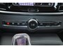 Volvo V90 T6 Recharge AWD Ultra Dark - Luchtvering - Panorama/schuifdak - IntelliSafe Assist & Surround - 360º Camera - Harman/Kardon audio - Adaptieve LED koplampen - Verwarmde voorstoelen, stuur & achterbank - Parkeersensoren voor & achter - Elektr. bedienb. voorstoelen met geheugen - Head up display - 20' LMV