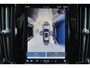 Volvo V90 T6 Recharge AWD Ultra Dark - Luchtvering - Panorama/schuifdak - IntelliSafe Assist & Surround - 360º Camera - Harman/Kardon audio - Adaptieve LED koplampen - Verwarmde voorstoelen, stuur & achterbank - Parkeersensoren voor & achter - Elektr. bedienb. voorstoelen met geheugen - Head up display - 20' LMV