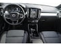 Volvo XC40 B4 Plus Dark | 2000 kg trekgewicht | Trekhaak | Stuur & Stoelverwarming | Pilot Assist | Elektrische Achterklep | Elektrische Stoelen | Google Services | Harman Kardon |