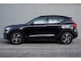 Volvo XC40 B4 Plus Dark | 2000 kg trekgewicht | Trekhaak | Stuur & Stoelverwarming | Pilot Assist | Elektrische Achterklep | Elektrische Stoelen | Google Services | Harman Kardon |