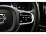 Volvo XC60 T6 Plug-in hybrid AWD Ultra Dark | Trekhaak | Panoramadak | 360 Camera | Head-up display | Stoel en stuurwielverwarming | BLIS | LED |