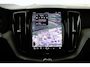 Volvo XC60 T6 Plug-in hybrid AWD Ultra Dark | Trekhaak | Panoramadak | 360 Camera | Head-up display | Stoel en stuurwielverwarming | BLIS | LED |