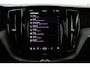 Volvo XC60 T6 Plug-in hybrid AWD Ultra Dark | Trekhaak | Panoramadak | 360 Camera | Head-up display | Stoel en stuurwielverwarming | BLIS | LED |