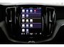 Volvo XC60 T6 Plug-in hybrid AWD Ultra Dark | Trekhaak | Panoramadak | 360 Camera | Head-up display | Stoel en stuurwielverwarming | BLIS | LED |