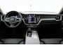 Volvo XC60 T6 Plug-in hybrid AWD Ultra Dark | Trekhaak | Panoramadak | 360 Camera | Head-up display | Stoel en stuurwielverwarming | BLIS | LED |