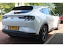 Ford Mustang Mach-E 75kWh | 10X op Voorraad | Camera | Vol- Leder | Adaptive Cruise & Climate Control | Stoel & Stuurverwarming | Carplay | Navigatie |