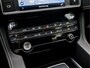Jaguar F-Pace 2.0 Portfolio R-Sport AWD 20d 180Pk Automaat (NAVIGATIE, KEYLESS, CAMERA, GETINT GLAS, STUUR/STOELVERWARMING, LEDEREN SPORTSTOELEN, XENON, LANE ASSIST, NIEUWSTAAT)