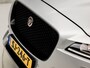 Jaguar F-Pace 2.0 Portfolio R-Sport AWD 20d 180Pk Automaat (NAVIGATIE, KEYLESS, CAMERA, GETINT GLAS, STUUR/STOELVERWARMING, LEDEREN SPORTSTOELEN, XENON, LANE ASSIST, NIEUWSTAAT)