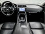 Jaguar F-Pace 2.0 Portfolio R-Sport AWD 20d 180Pk Automaat (NAVIGATIE, KEYLESS, CAMERA, GETINT GLAS, STUUR/STOELVERWARMING, LEDEREN SPORTSTOELEN, XENON, LANE ASSIST, NIEUWSTAAT)