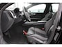 Volvo V60 T6 Plug-in hybrid AWD Plus Dark | Schuif/kanteldak | El. Trekhaak | 360 Camera | El. Stoelen met geheugen | BLIS