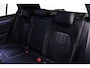Volkswagen Golf R-Line Edition 1.5 eTSI 150pk DSG Automaat Panoramadak, Harman Kardon audio, LED matrix koplampen, Adaptive cruise control, Achteruitrijcamera