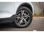 Volvo XC40 2.0 B4 Plus Dark | Adaptieve Cruise control | BLIS Dodehoek detectie | Stoel + Stuurverwarming | Keyless | Elektr. Stoelen | Memory | Trekhaak | Parkeercamera | Harman Kardon Audio