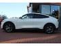 Ford Mustang Mach-E 75kWh | 10X Op Voorraad! | Camera | Vol- Leder | Adaptive Cruise & Climate Control | Stoel & Stuurverwarming | Carplay | Navigatie |