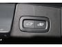 Volvo XC60 T8 Recharge AWD Plus Dark Volvo XC60 T8 Plug-in hybrid AWD Plus Dark - LONG RANGE - Panorama/schuifdak - IntelliSafe Assist & Surround - 360º Camera - Harman/Kardon audio - Adaptieve LED koplampen - Verwarmde voorstoelen, stuur & achterbank - Parkeersensoren voor & achter - Elektr. bedienb. voorstoelen met geheugen - Draadloze tel. lader - Extra getint glas - 20' LMV