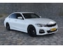 BMW 3-Serie 320i M Sport I Geen Import I Sfeerverlichting I Alcantara