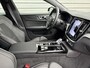 Volvo V60 T6 Plug-in hybrid AWD Plus Dark / Rondomzichtcamera / Elektr. inklapbare trekhaak / Harman/Kardon /