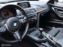 BMW 3-Serie 318i EXE H6 Navigatie Full Led 18"Velgen DonkerGlas Chroom DonkerGlas Schitterend
