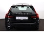 Volvo V90 T6 Recharge AWD Ultra Dark - Luchtvering - Panorama/schuifdak - IntelliSafe Assist & Surround - 360º Camera - Harman/Kardon audio - Adaptieve LED koplampen - Verwarmde voorstoelen, stuur & achterbank - Parkeersensoren voor & achter - Elektr. bedienb. voorstoelen met geheugen - Head up display - 20' LMV