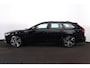 Volvo V90 T6 Recharge AWD Ultra Dark - Luchtvering - Panorama/schuifdak - IntelliSafe Assist & Surround - 360º Camera - Harman/Kardon audio - Adaptieve LED koplampen - Verwarmde voorstoelen, stuur & achterbank - Parkeersensoren voor & achter - Elektr. bedienb. voorstoelen met geheugen - Head up display - 20' LMV