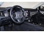 Volvo V90 T6 Recharge AWD Ultra Dark - Luchtvering - Panorama/schuifdak - IntelliSafe Assist & Surround - 360º Camera - Harman/Kardon audio - Adaptieve LED koplampen - Verwarmde voorstoelen, stuur & achterbank - Parkeersensoren voor & achter - Elektr. bedienb. voorstoelen met geheugen - Head up display - 20' LMV