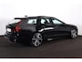 Volvo V90 T6 Recharge AWD Ultra Dark - Luchtvering - Panorama/schuifdak - IntelliSafe Assist & Surround - 360º Camera - Harman/Kardon audio - Adaptieve LED koplampen - Verwarmde voorstoelen, stuur & achterbank - Parkeersensoren voor & achter - Elektr. bedienb. voorstoelen met geheugen - Head up display - 20' LMV