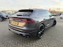 Audi Q8 60 TFSI e 467 PK Quattro Pro Line S-Line Competition SQ8 Diffuser Panoramadak S-Line Sportstoelen Plus Trekhaak Stuurverwarming Stoelverkoeling ACC Audi Exclusive Individueel-lak Rotor Grau!