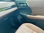 Mitsubishi Outlander 2.4 PHEV Instyle+ Apple Carplay/Android Auto , achterbank verwarmd , elektrisch glazen panorama-dak , cruise control adaptief , elektrisch verstelb. bestuurdersstoel met geheugen , elektrisch bedienbare achterklep met sensorsturing , luxe lederen bekleding , stoel ventilatie voor , navigatiesysteem , camerabeeld in binnenspiegel , head-up display , enz enz