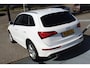 Audi Q5 2.0 TFSI S-Line Quattro Adrenalin Sport Adaptive cruise control/Parkeersensoren rondom/Dodehoek detectie/Stoelverwarming/Climate control/Bluetooth/Keyless/19'' Lichtmetalen velgen.