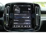 Volvo EX40 Single Motor Extended Range Ultra 82 kWh | Lichtmetalen Velgen 5-Spaaks 19" | Connect Microtech/Nubuck Charcoal | Rondomzicht Camera | Voorstoelen+ Stuurwiel Verwarmd | Verwarmbare Achterbank | Extra Getint Glas | Geluidsinstalatie Harman/ Kardon | Elektrische Stoelen Met Geheugen | Warmtepomp | All-Seasonbanden |
