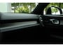Volvo EX40 Single Motor Extended Range Ultra 82 kWh | Lichtmetalen Velgen 5-Spaaks 19" | Connect Microtech/Nubuck Charcoal | Rondomzicht Camera | Voorstoelen+ Stuurwiel Verwarmd | Verwarmbare Achterbank | Extra Getint Glas | Geluidsinstalatie Harman/ Kardon | Elektrische Stoelen Met Geheugen | Warmtepomp | All-Seasonbanden |