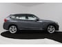 BMW X1 SDrive20i High Executive (STOELVERWARMING, LEER, NAVIGATIE, AUTOMAAT, CRUISE CONTROL, PARKEERSENSOREN, GOED ONDERHOUDEN)