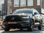 Volvo XC40 1.5 T5 Twin Engine R-Design PANO HARMAN KARDON CAMERA TREKHAAK 19 INCH STANDKACHEL