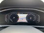 Volkswagen T-Roc 1.5 TSI 150PK R-Line Business+ / R-Line Interieur + Exterieur / Afneembare Trekhaak / IQ LED / Achteruitrijcamera / Stuur + Stoelverwarming / Dodehoek Sensor **