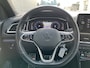 Volkswagen T-Roc 1.5 TSI 150PK R-Line Business+ / R-Line Interieur + Exterieur / Afneembare Trekhaak / IQ LED / Achteruitrijcamera / Stuur + Stoelverwarming / Dodehoek Sensor **