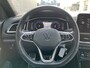 Volkswagen T-Roc 1.5 TSI 150PK R-Line Business+ / R-Line Interieur + Exterieur / Afneembare Trekhaak / IQ LED / Achteruitrijcamera / Stuur + Stoelverwarming / Dodehoek Sensor **