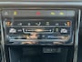 Volkswagen T-Roc 1.5 TSI 150PK R-Line Business+ / R-Line Interieur + Exterieur / Afneembare Trekhaak / IQ LED / Achteruitrijcamera / Stuur + Stoelverwarming / Dodehoek Sensor **